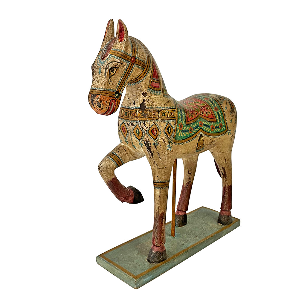    HORSE ON POST, WHITE