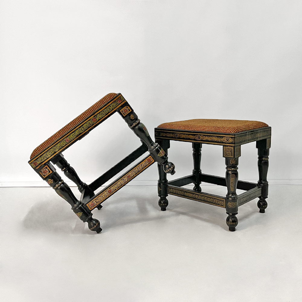    STOOL/TABLE, RED FLOWERS