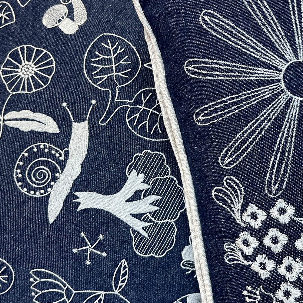    SNAIL CUSHION, SQUARE