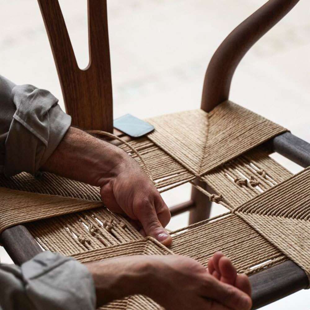    WISHBONE CHAIR,WALNUT FINISH 