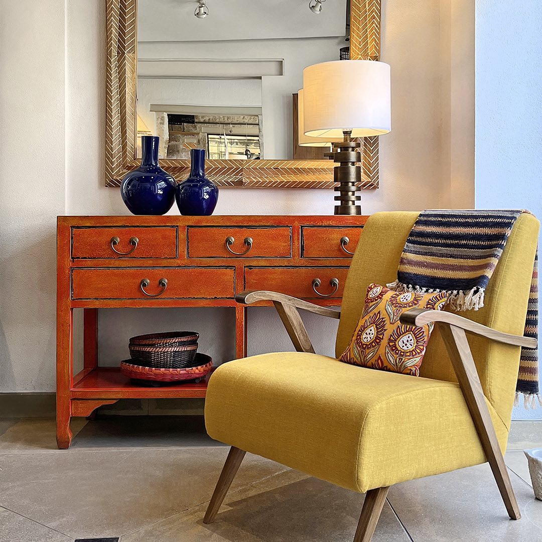CHINA CONSOLE, TANGERINE