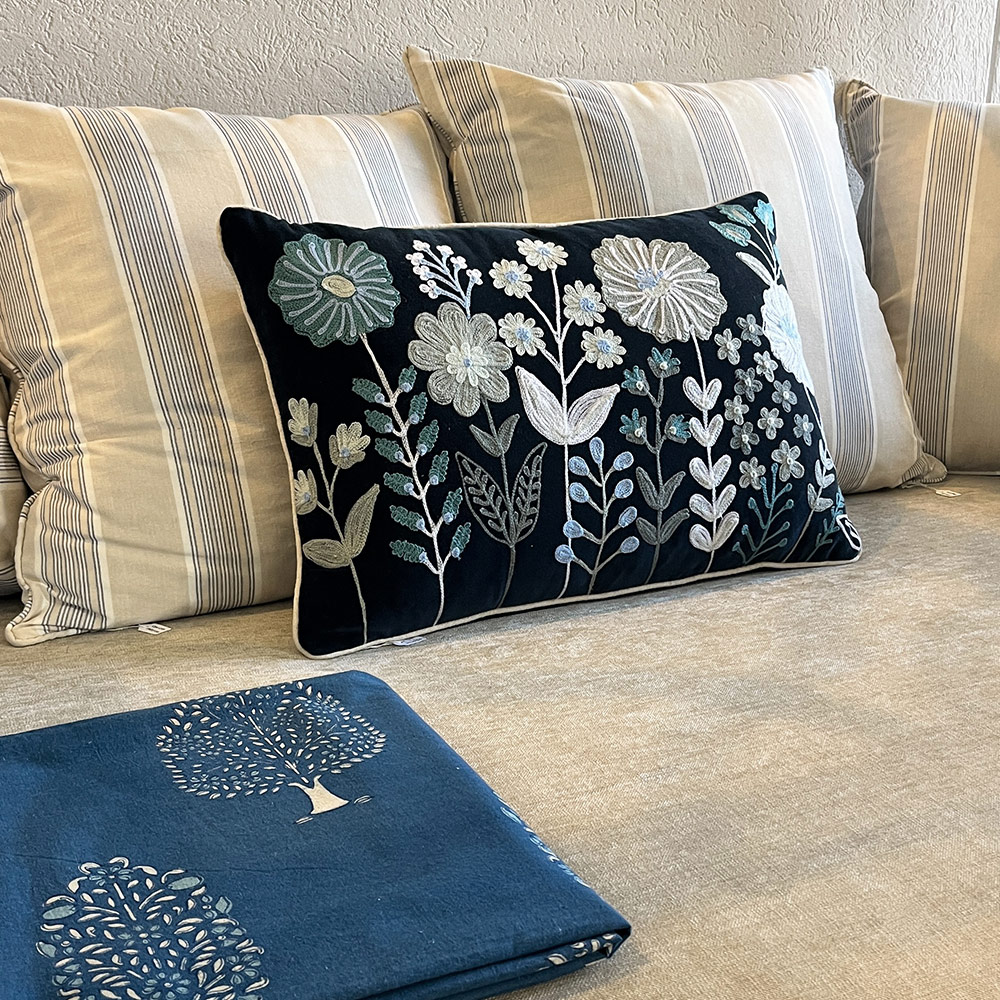 WHITE FLORAL CUSHION