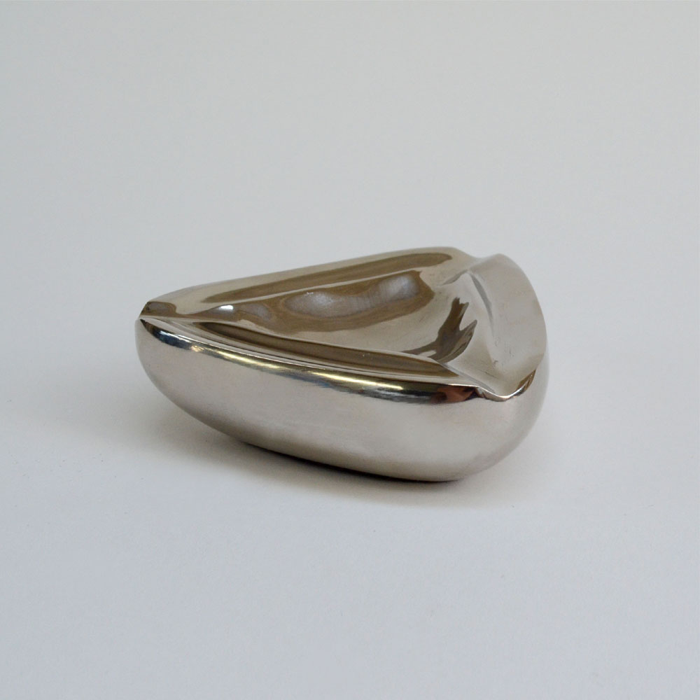 TRIANGULAR ASHTRAY